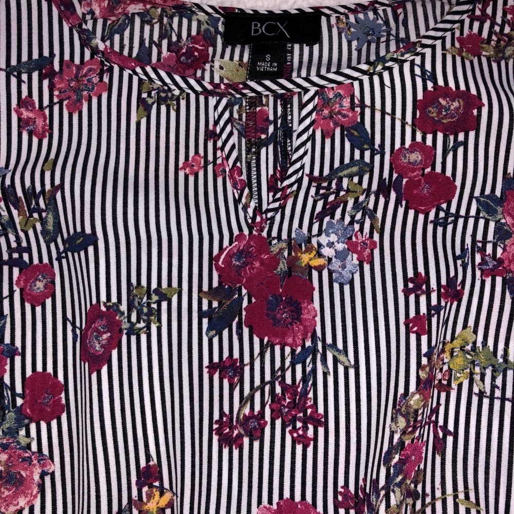 Puff sleeve top - Picture 2 of 3